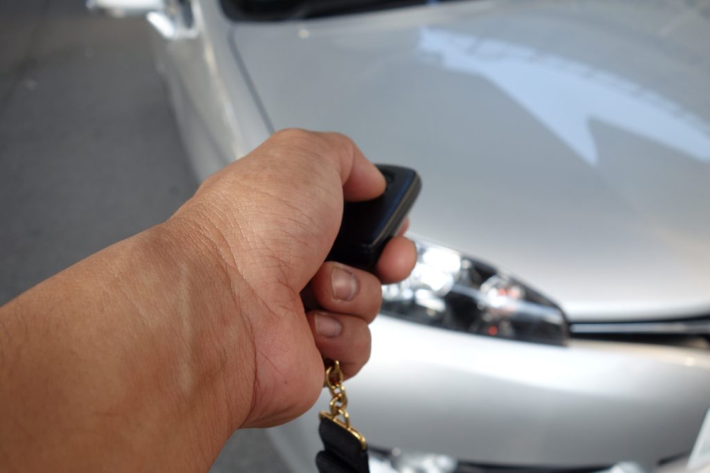 車の鍵を交換する時の費用は 盗難は保険が使えるってホント